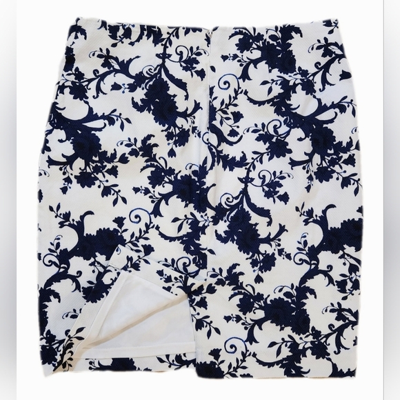 RICKI'S Navy/White Floral US 8 Mini Slit Skirt, Business-Casual, Zipper Closure - Picture 3 of 7